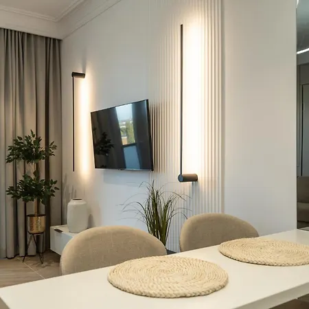 Global Park Glamour By Bookinghost *